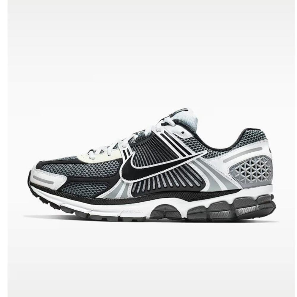 NIKE Men's Zoom Vomero 5 SE SP Shoes Size 10 In Dark Grey/White/Sail/Black